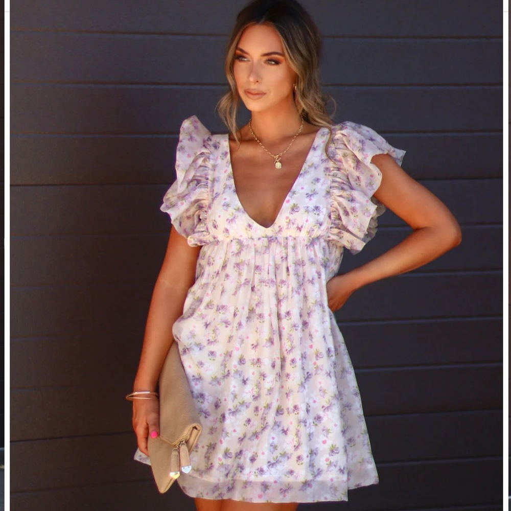 VICI ONCE UPON A LOVE FLORAL CHIFFON FLUTTER SLEEVE DRESS
